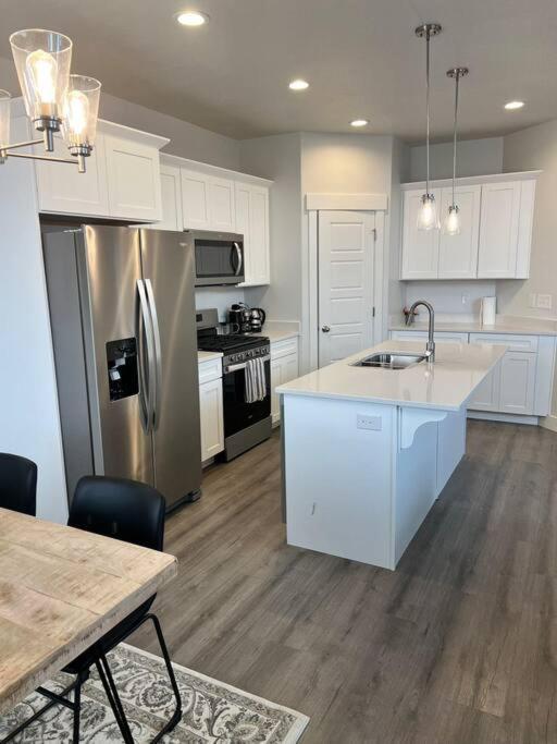 Brand New 3-Beds Stylish Entire House At Lehi Βίλα Εξωτερικό φωτογραφία
