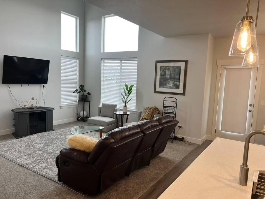 Brand New 3-Beds Stylish Entire House At Lehi Βίλα Εξωτερικό φωτογραφία
