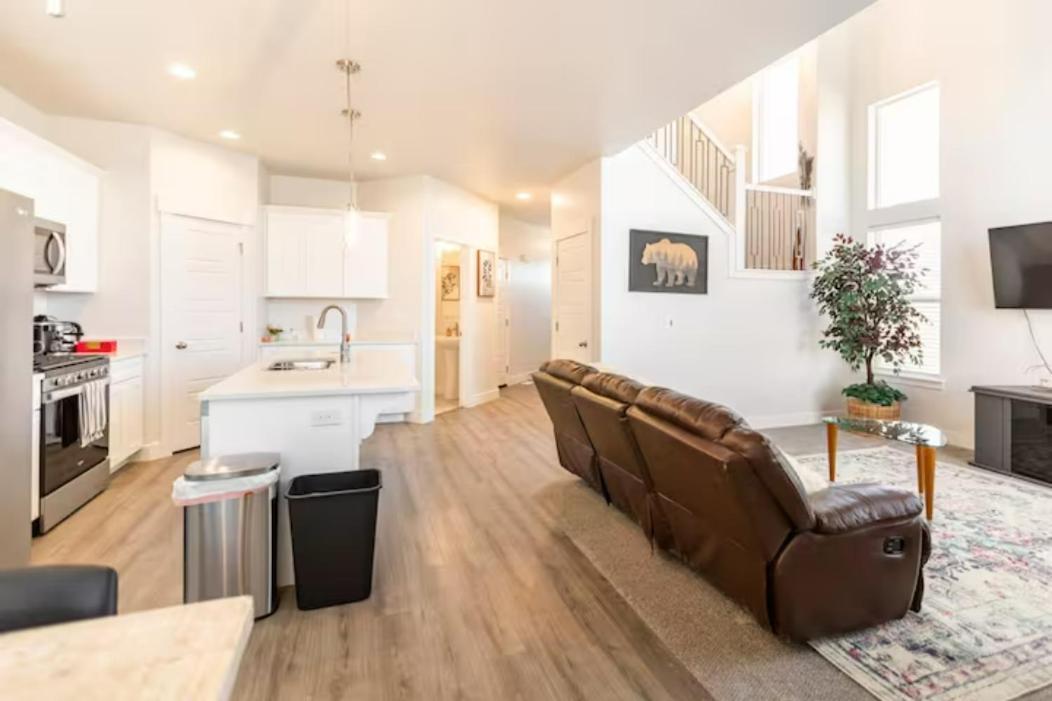 Brand New 3-Beds Stylish Entire House At Lehi Βίλα Εξωτερικό φωτογραφία